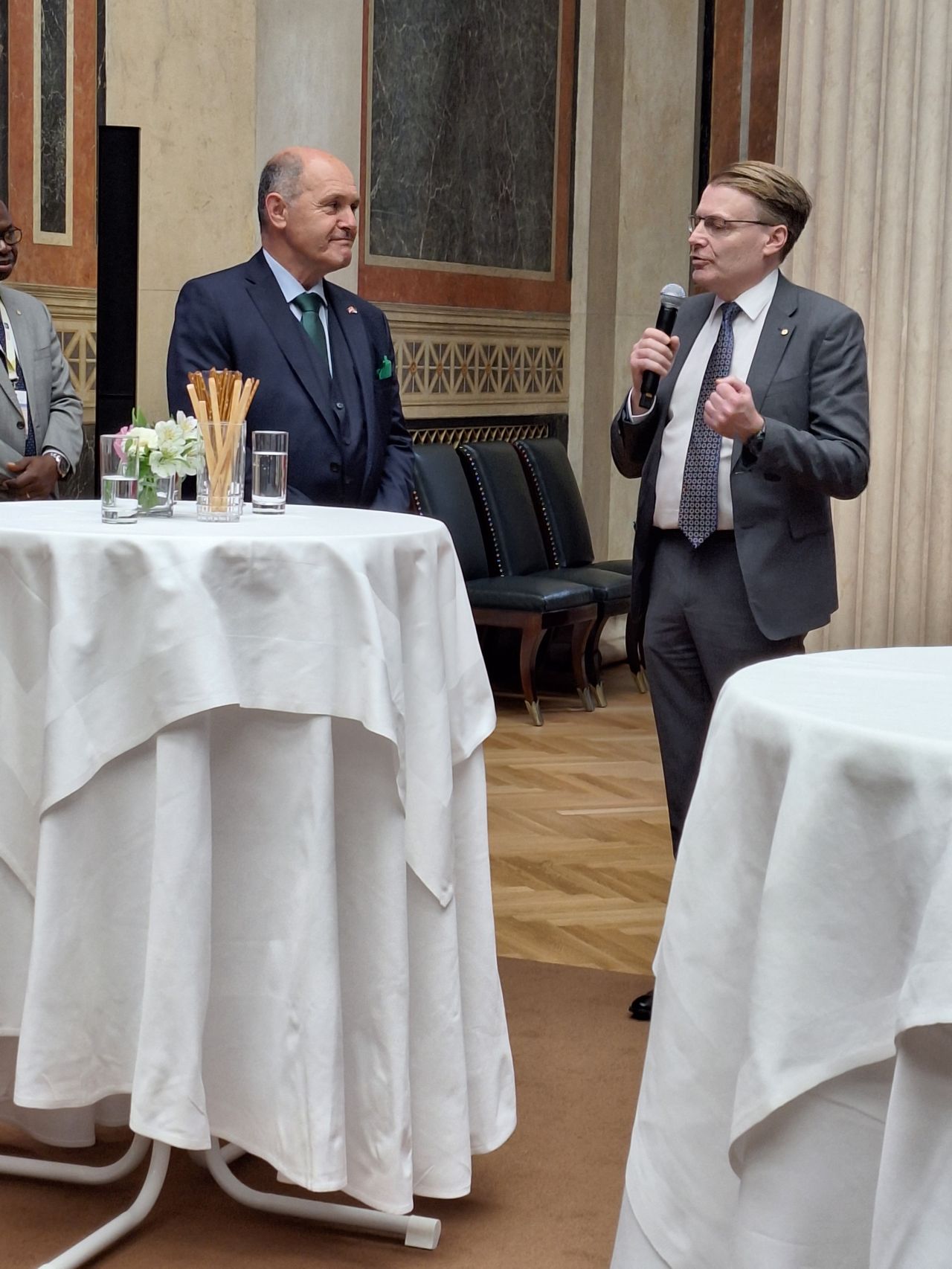 IOI President, Chris Field PSM, giving a speech in response to President of the Austrian National Council, His Excellency Mr Wolfgang Sobotka.